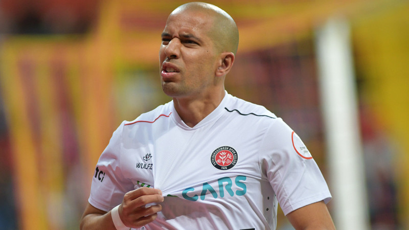 Sofiane Feghouli'den sürpriz imza! Anlaşmaya vardı