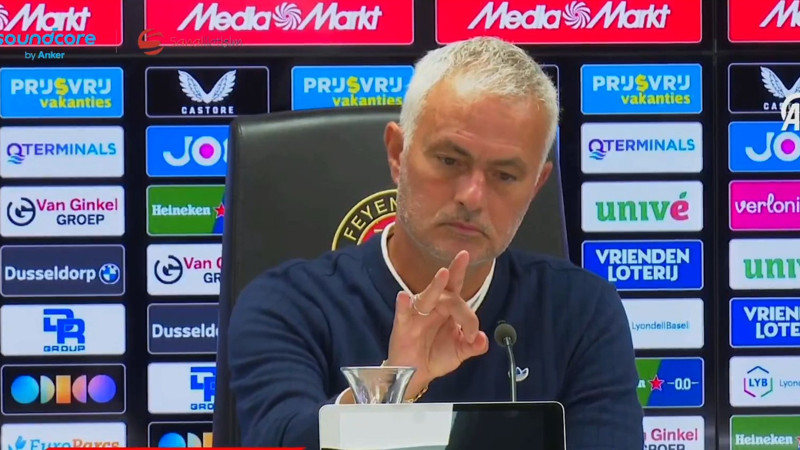 Jose Mourinho'nun sinekle imtihanı! Kendisi de güldü