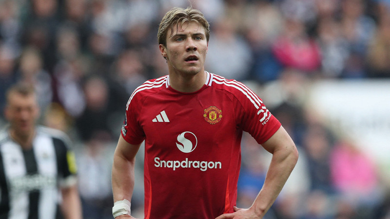 AC Milan Rasmus Hojlund için Manchester United ile temasa geçecek