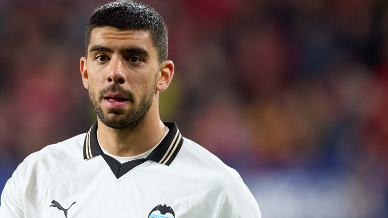 Köln Cenk Özkaçar'ı transfer etti