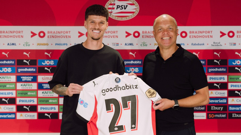 PSV'nin 6. transferi Dennis Man oldu