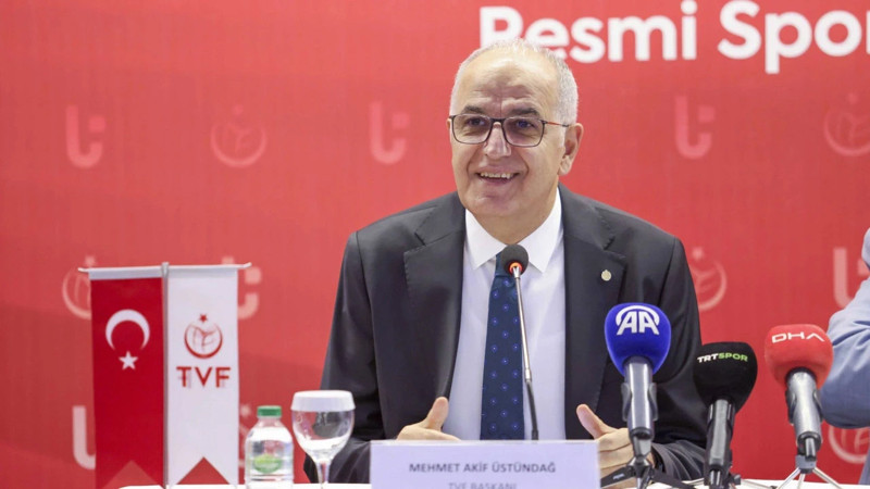 TVF Başkanı Mehmet Akif Üstündağ Filenin Efeleri'ni tebrik etti
