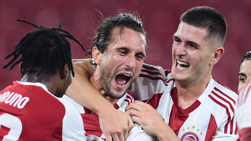 Yusuf Yazıcı uzaklardan harika bir gol attı