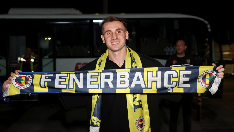 Kerem Aktürkoğlu Fenerbahçe formasını giydi! İstanbul'a geldi