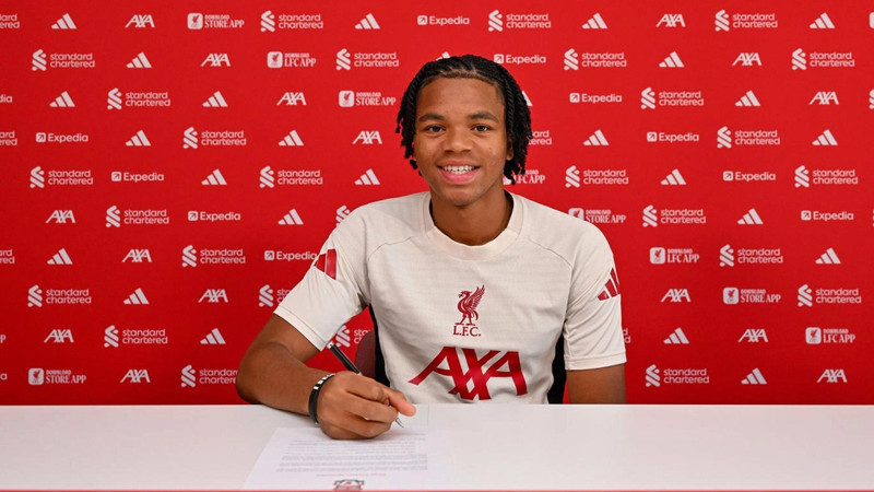 Rio Ngumoha, Liverpool ile sözleşme imzaladı