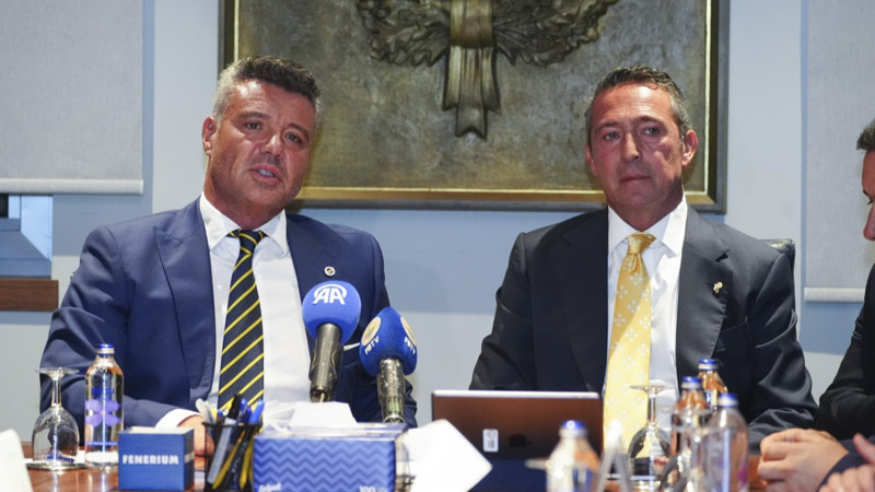 Sadettin Saran'ın mazbatasını Ali Koç verdi