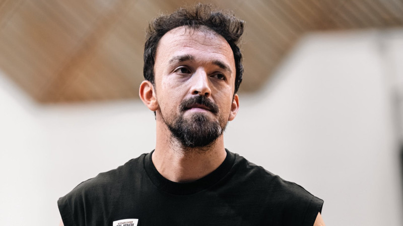 Fenerbahçe'den ayrılan Sertaç Şanlı  Dubai Basketbol’a transfer oldu