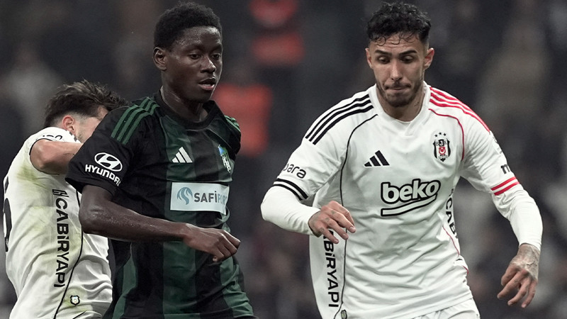 Sergen Yalçın Kocaelispor maçında bu sefer de Emirhan Topçu ile Djalo'yu yan yana oynattı