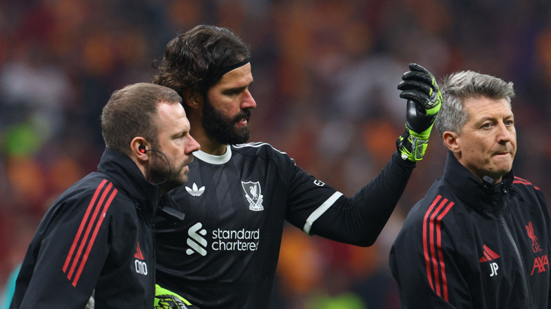 Galatasaray maçında sakatlanan Alisson Becker'in son durumu belli oldu