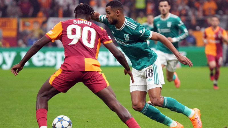 Galatasaray insan üstü sağ bek Singo'yu buldu! Gakpo omuz attı sanki duvara çarptı