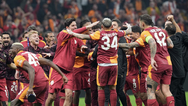 İlkay Gündoğan Galatasaray'a geldi Lucas Torreira farklı bir kimliğe girdi
