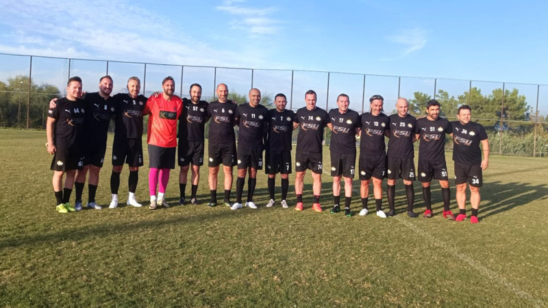 Eski ünlü futbolcular turnuvada buluştu