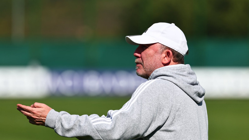 Sergen Yalçın'dan öğrencilerine Konyaspor uyarısı: En ufak puan kaybında yarıştan koparız