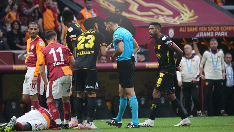 Faul Göztepe'nin kırmızı kart da Göztepe'nin