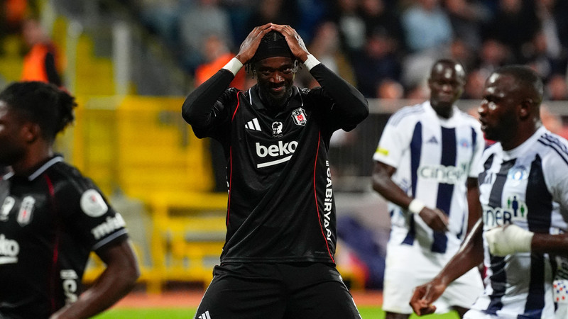 Tammy Abraham topu Cengiz Ünder'e vermeyince... 5. kez penaltı kaçırdı