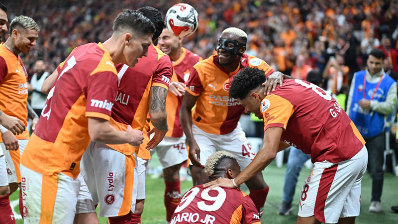 Galatasaray'da 6 yıldız üstü düzey futbol oynuyor Sane, Icardı sıkıntı yaratmıyor