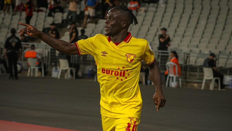 Fenerbahçe, Galatasaray ve Beşiktaş'ın takip ettiği Olaitan Göztepe'de kriz çıkardı