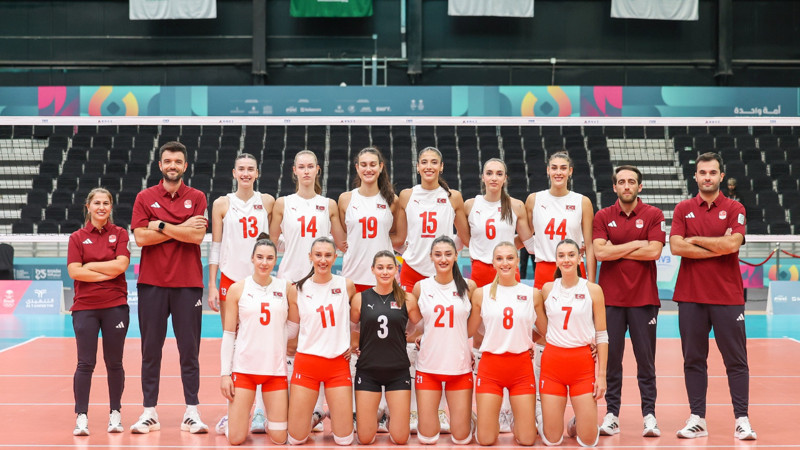 A Milli Kadın Voleybol Takımı, İran'a set vermedi
