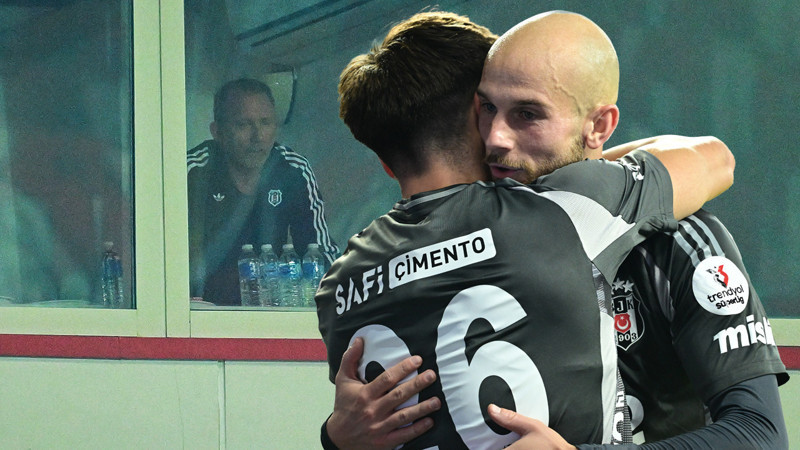 Antalyaspor galibiyetine rağmen Sergen Yalçın'a ağır sözler: "Aptallığın ötesinde ihanettir"