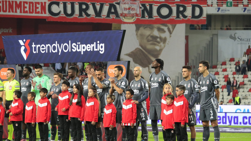 Beşiktaş Süper Lig'de 11 maçın 10'unu İstanbul'da oynayacak!