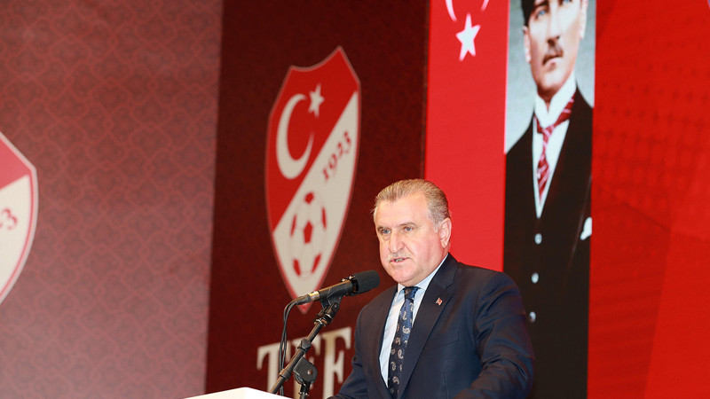 Osman Aşkın Bak: Gençlerimizi spora yönlendirmeliyiz