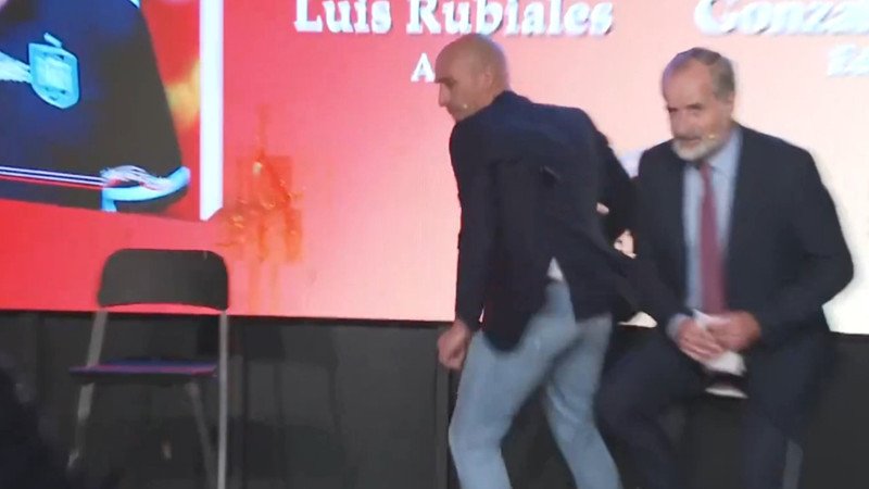 Eski Federasyon Başkanı Luis Rubiales'e yumurtalı saldırı
