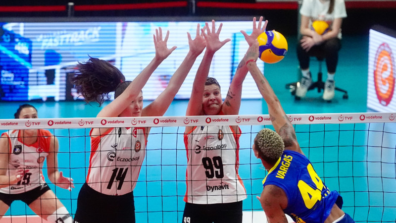 Fenerbahçe, Eczacıbaşı'nı 3-1 yendi