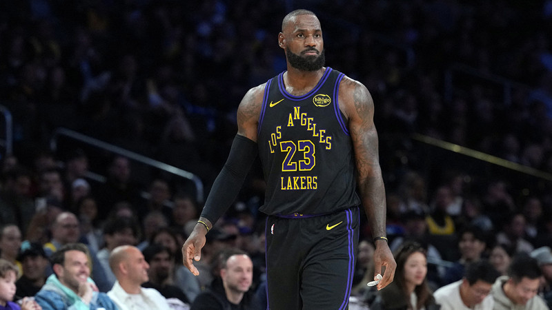 Los Angeles Lakers, LeBron James'in rekor kırdığı maçta rahat kazandı