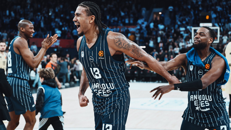 MAÇ ÖZETİ | Anadolu Efes 74-73 Barcelona (Euroleague)