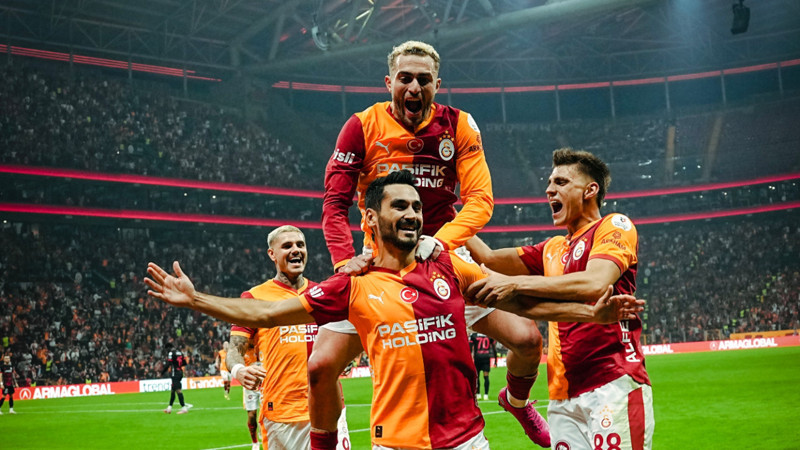 Yusuf Demir'in ıslıklanması hocaya yazar