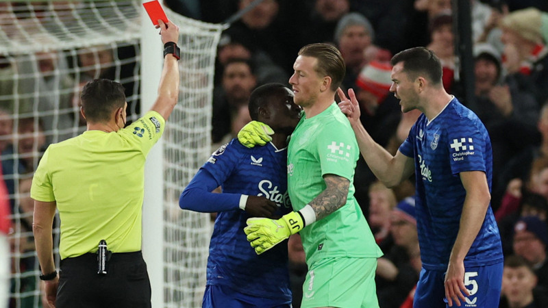 Premier Lig'de ilginç kırmızı kart! Akıllara Marcao - Kerem olayı geldi