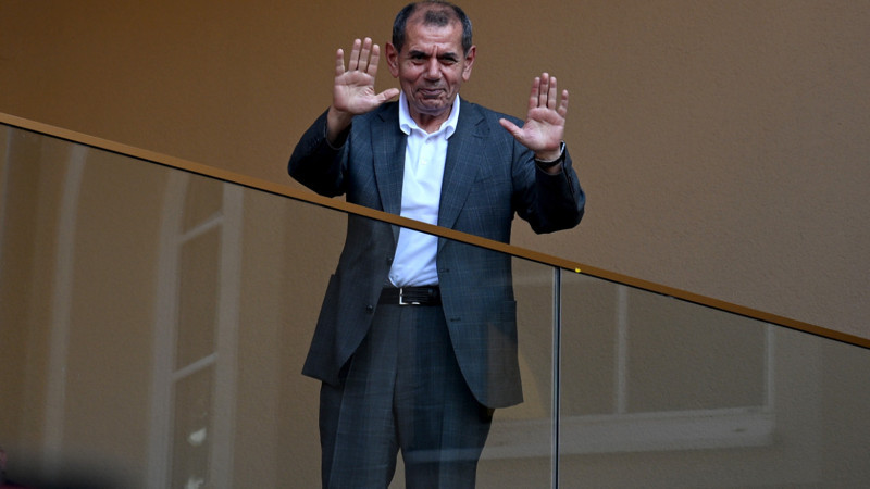 Dursun Özbek'ten teknik heyet ve futbolculara 1 milyon euroluk derbi primi!