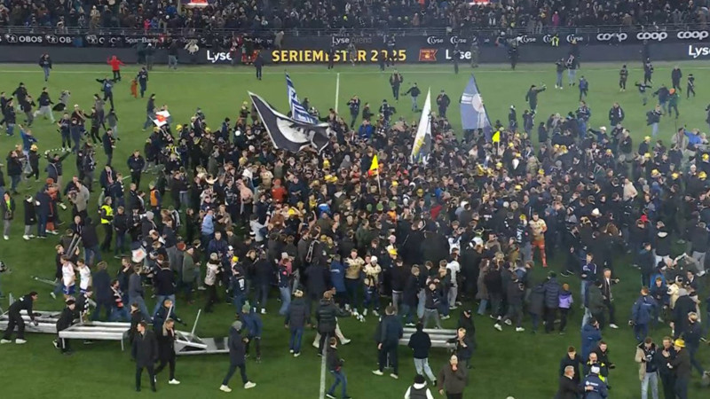 Viking FK 34 yıl sonra şampiyon oldu, taraftar sahaya indi