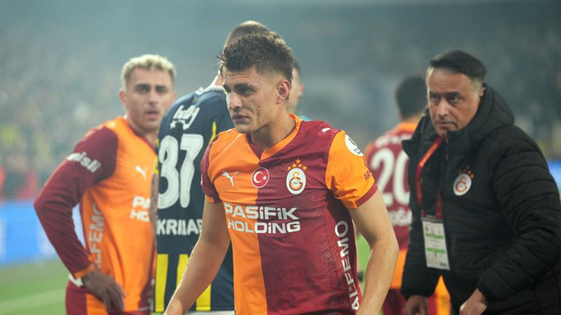 Kazımcan Karataş, Kadıköy'de sedyeyle çıktı