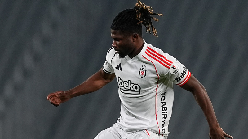 El Bilal Toure 12 gol daha atarsa Beşiktaş'ın sözleşmeli futbolcusu olacak!