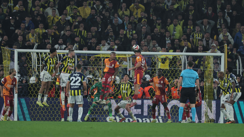 Union Saint-Gilloise maçında oyundan atıldı derbide Jhon Duran'ı kaçırdı! Galatasaray'da Arda Ünyay ayrılığı