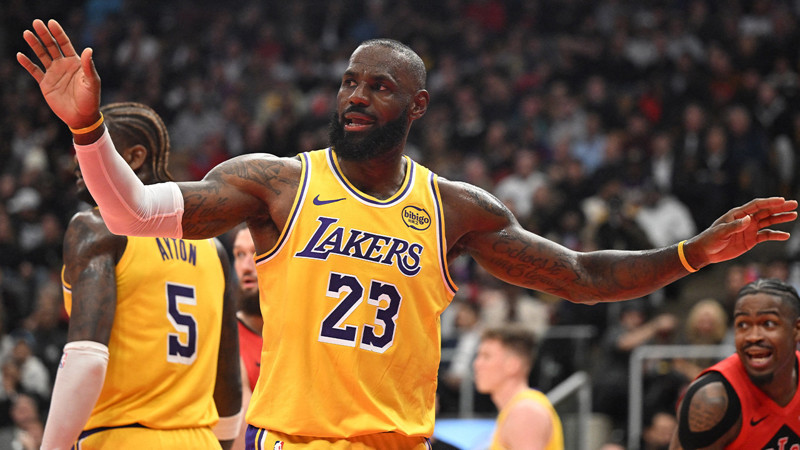 LeBron James'in 1297 maçlık tarihi serisi son buldu!