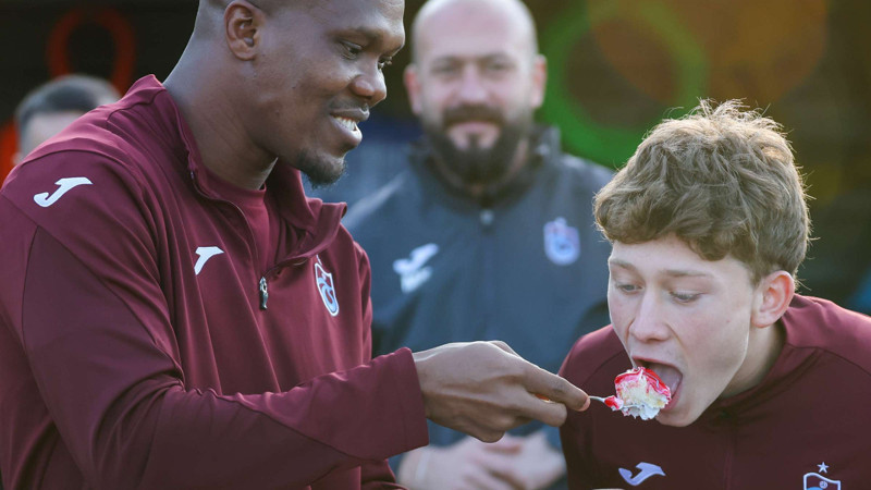 Trabzonspor'da Onuralp Çakıroğlu'na kutlama