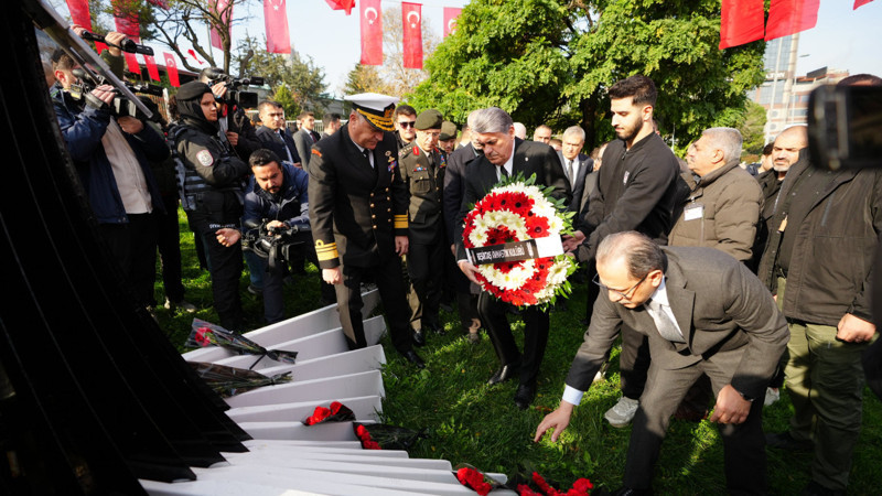 Beşiktaş, 9 yıl önceki hain terör saldırısında şehit düşen vatandaşlar için anma töreni düzenledi