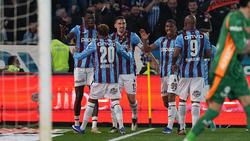 MAÇ SONUCU | Trabzonspor Galatasaray mağlup etti zirveye yaklaştı!