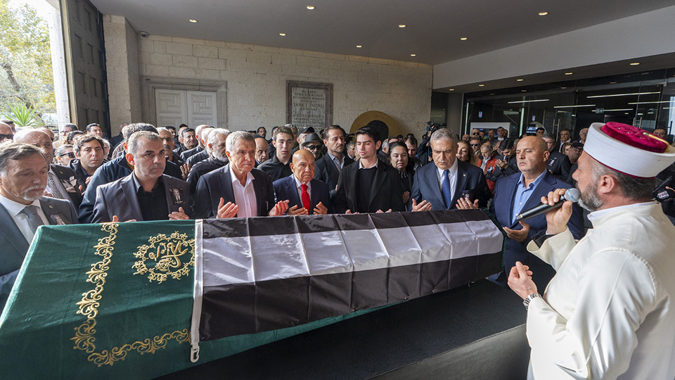 Beşiktaş'ın eski asbaşkanı Levent Erdoğan son yolculuğuna uğurlandı