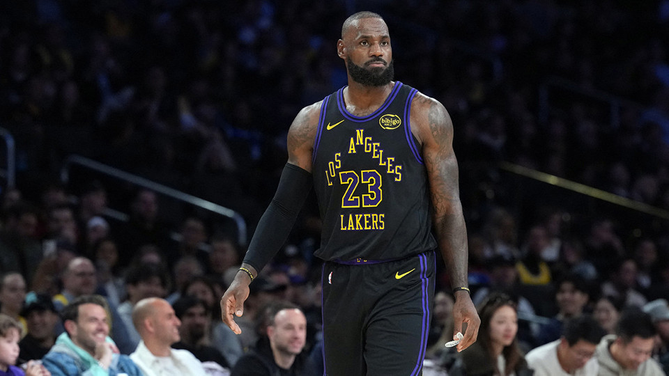 Los Angeles Lakers, LeBron James'in rekor kırdığı maçta rahat kazandı