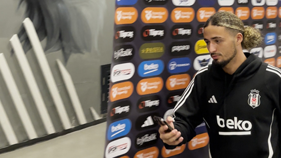 Salih Uçan ve Abraham ıslıklandı Futbolcular böyle ayrıldı