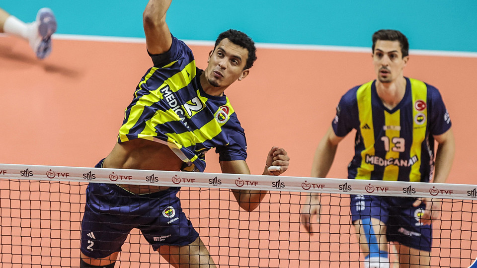 Fenerbahçe, deplasmanda Halkbank'a yenildi