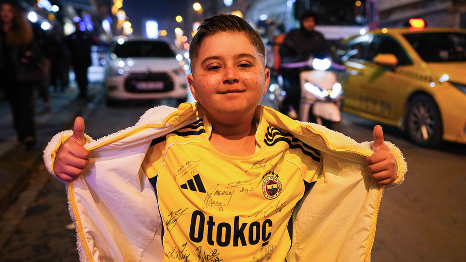 Lösemi hastası küçük Fenerbahçe taraftarının derbi izleme hayali gerçek oldu